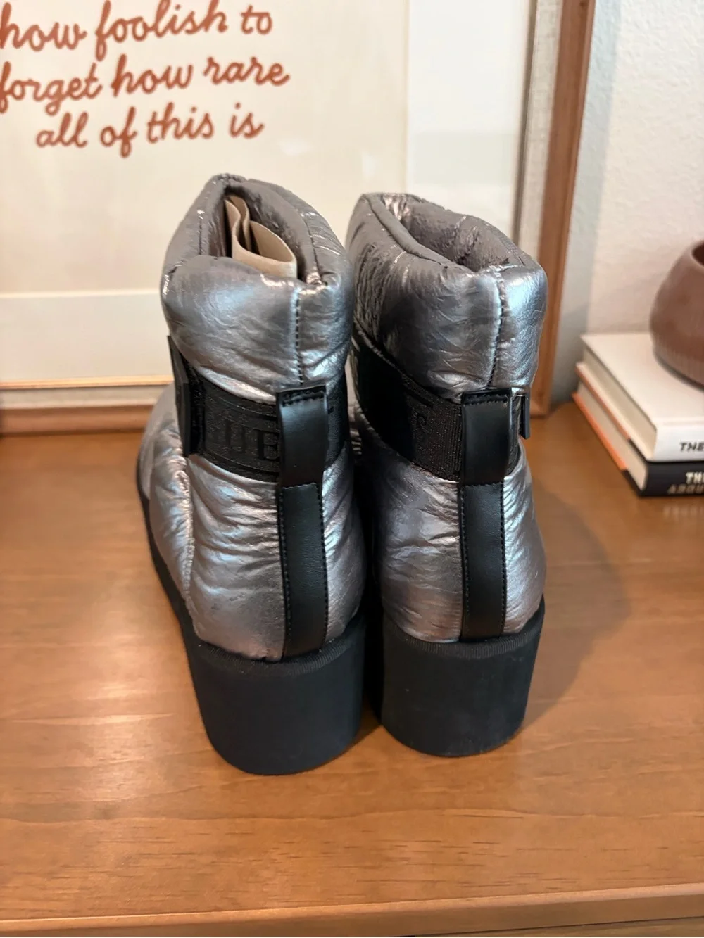 GUESS Jilona Metallic Silver Puffer Platform Winter Boots Size 8 NEW